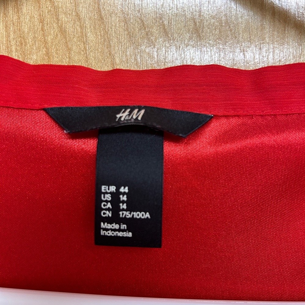 H&M Vibrant Red Ruffle Blouse - Picture 2 of 3